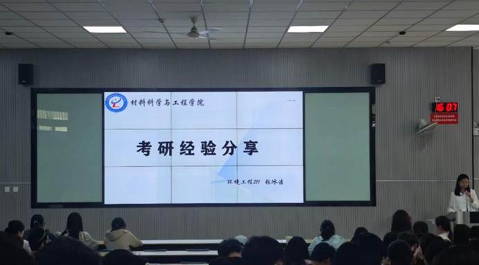 会议室里的人们 AI 生成的内容可能不正确。