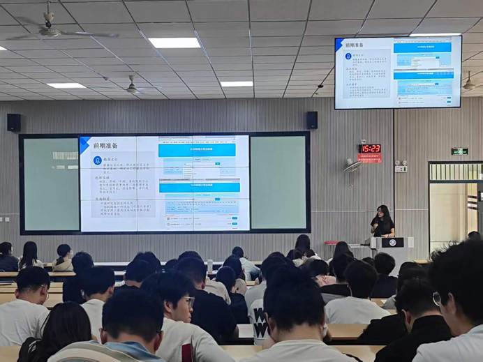 一群人正在听演讲 AI 生成的内容可能不正确。